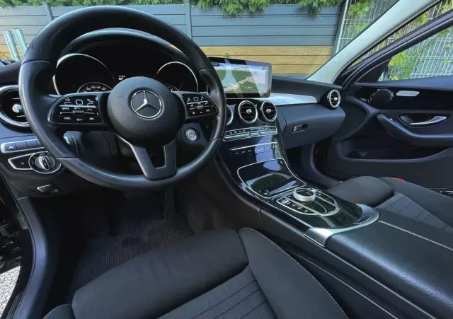 MERCEDES-BENZ Klasa C 200 9G-TRONIC