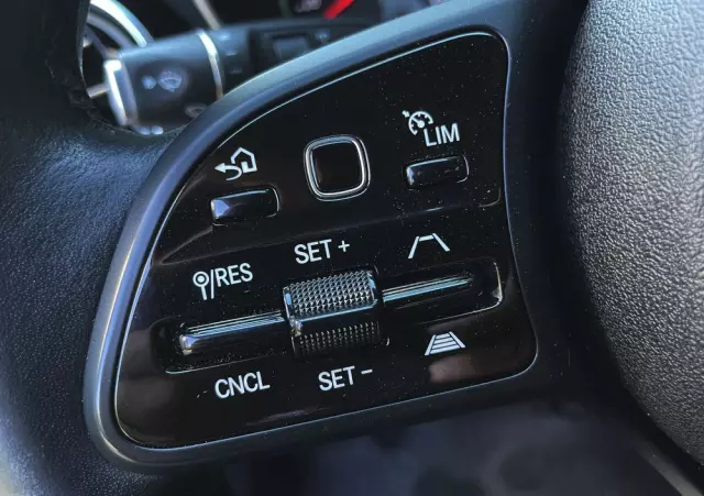 MERCEDES-BENZ Klasa C 200 9G-TRONIC