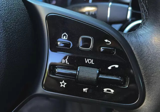 MERCEDES-BENZ Klasa C 200 9G-TRONIC