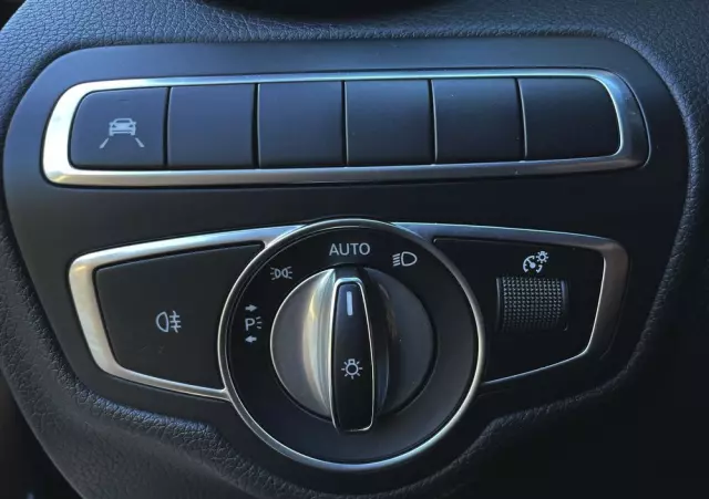 MERCEDES-BENZ Klasa C 200 9G-TRONIC