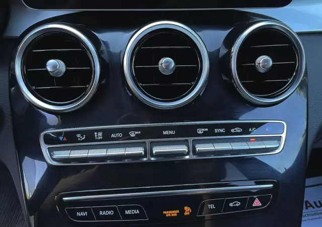 MERCEDES-BENZ Klasa C 200 9G-TRONIC