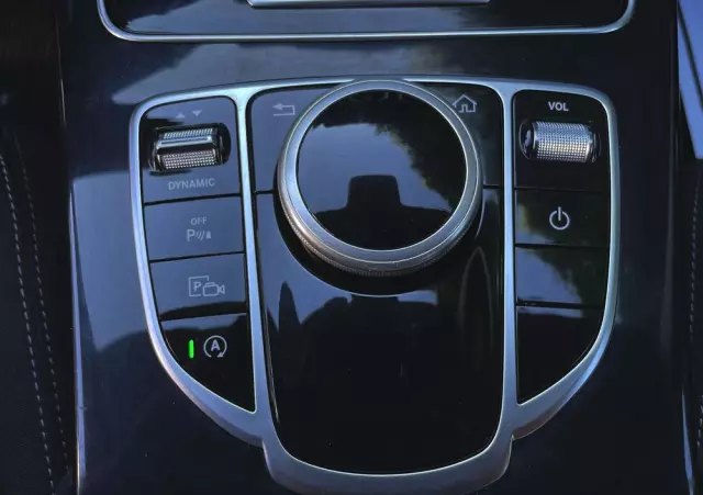 MERCEDES-BENZ Klasa C 200 9G-TRONIC