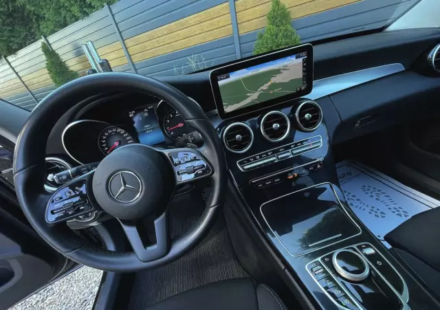MERCEDES-BENZ Klasa C 200 9G-TRONIC