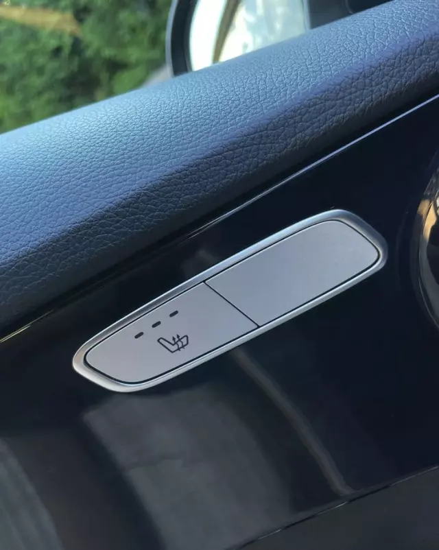 MERCEDES-BENZ Klasa C 200 9G-TRONIC