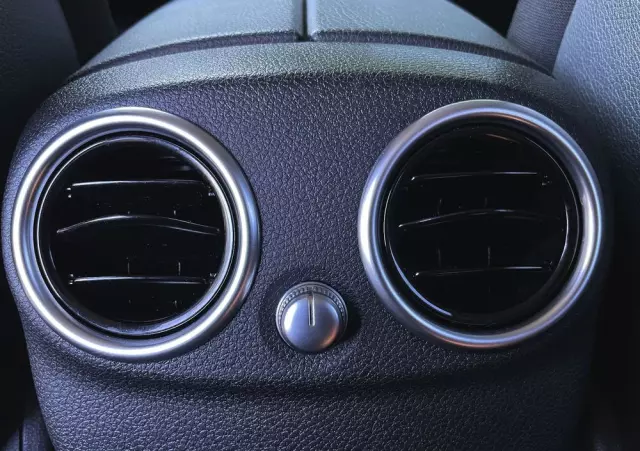 MERCEDES-BENZ Klasa C 200 9G-TRONIC