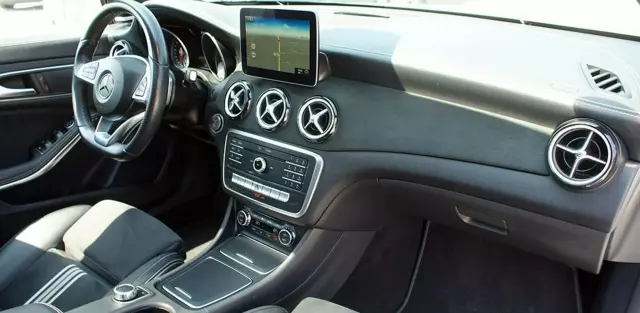 MERCEDES-BENZ CLA 