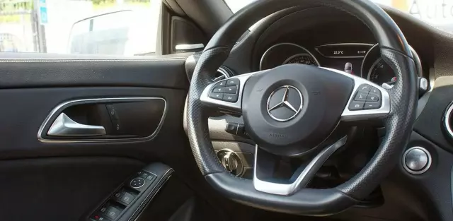 MERCEDES-BENZ CLA 