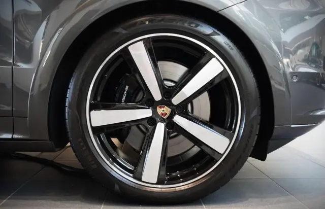 PORSCHE Cayenne Coupe S