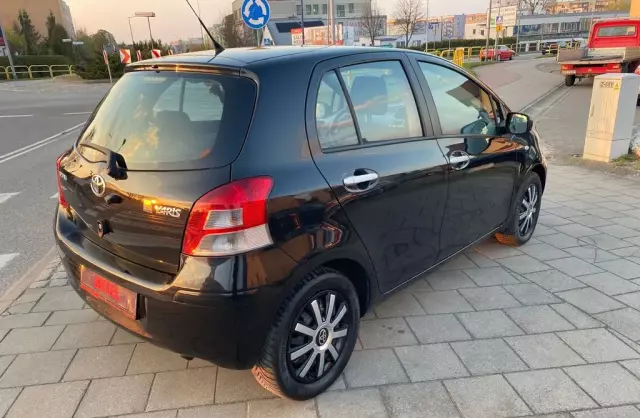TOYOTA Yaris 