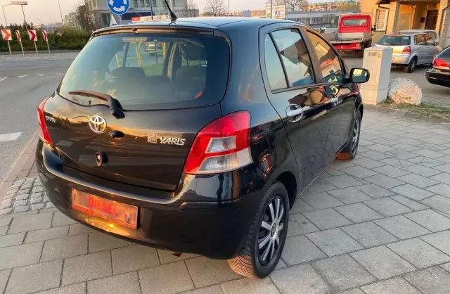 TOYOTA Yaris 