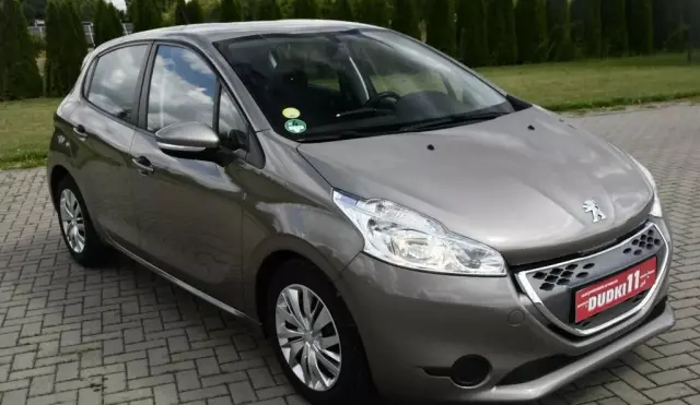 PEUGEOT 208 