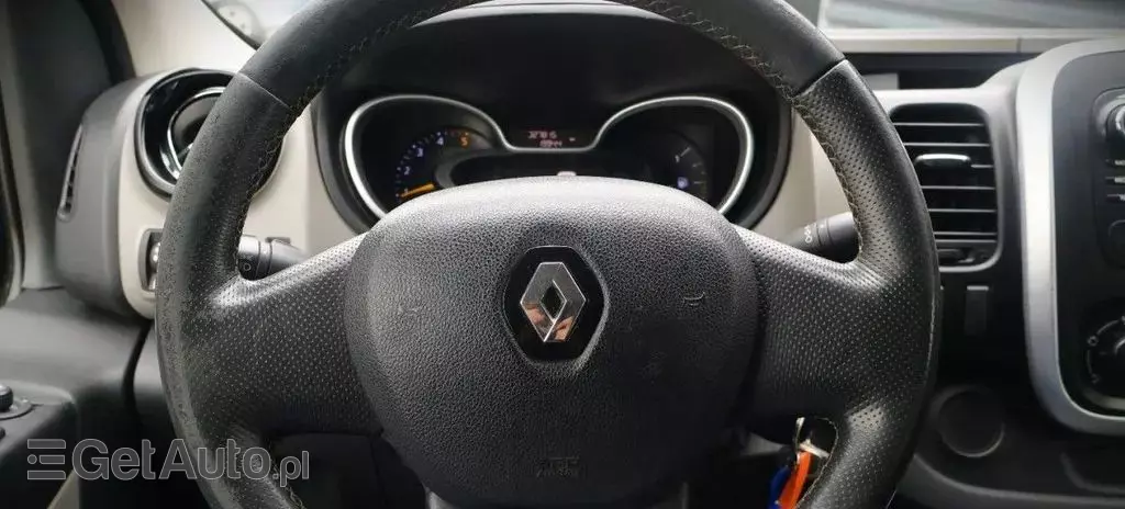 RENAULT Trafic 
