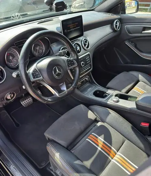 MERCEDES-BENZ CLA 