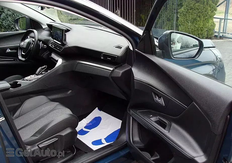 PEUGEOT 3008 Hybrid 225 e-EAT8 Allure