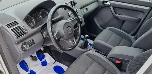 VOLKSWAGEN Touran 