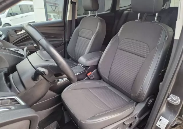 FORD Kuga 1.5 EcoBoost 2x4 Titanium