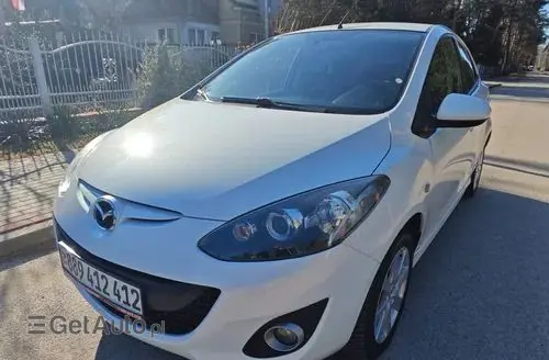 MAZDA 2 