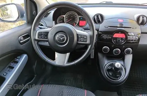 MAZDA 2 