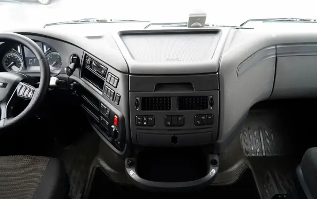 DAF XF 460 / SUPER SPACE CAB / MEGA / EURO 6 / LOW DECK 