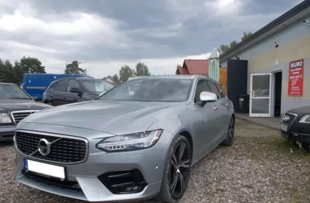 VOLVO V90 