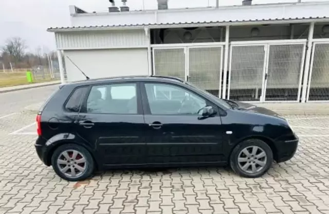 VOLKSWAGEN Polo 