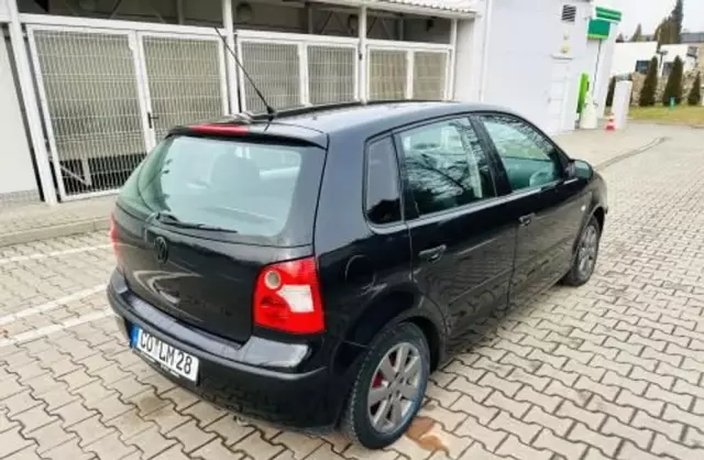 VOLKSWAGEN Polo 