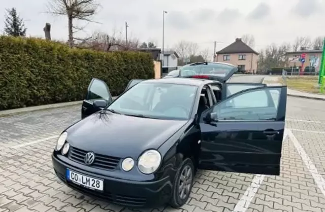 VOLKSWAGEN Polo 