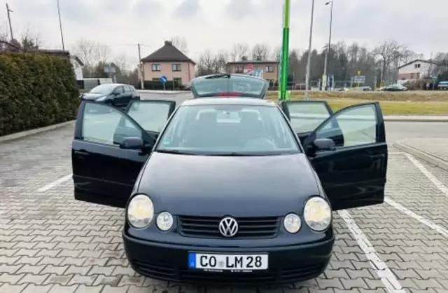 VOLKSWAGEN Polo 