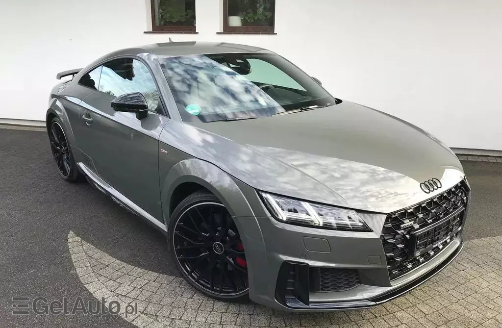 AUDI TT 