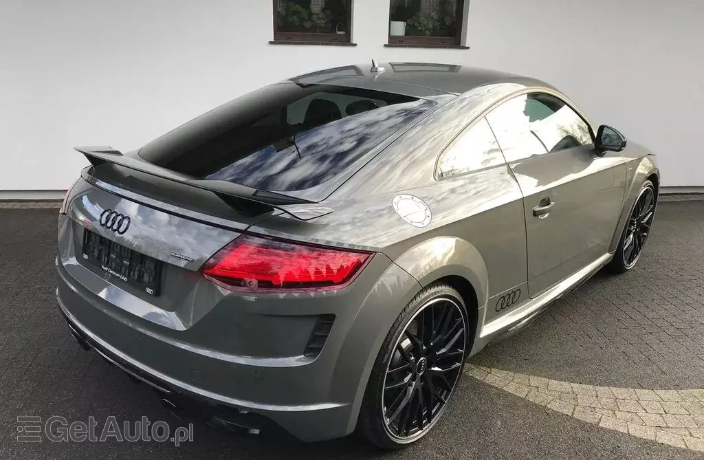 AUDI TT 