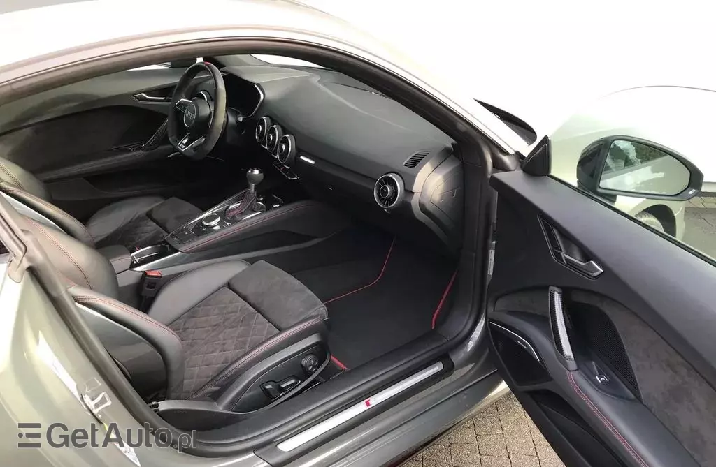 AUDI TT 