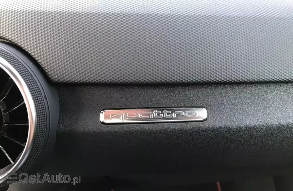 AUDI TT 