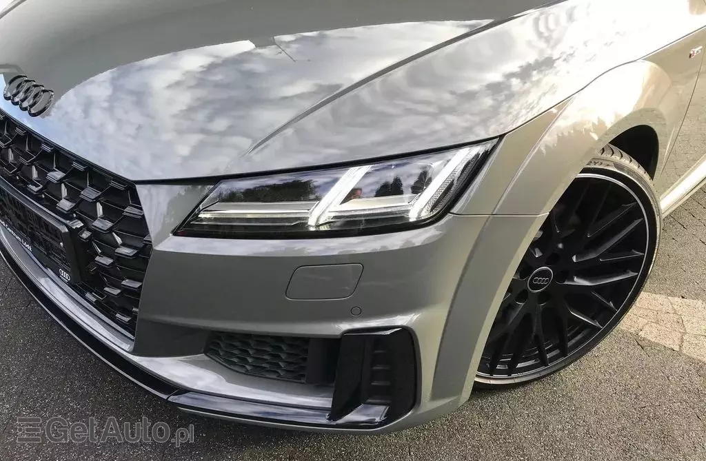 AUDI TT 