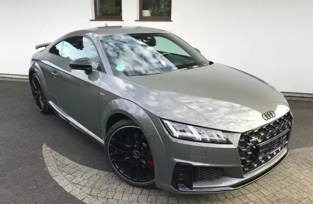 AUDI TT 