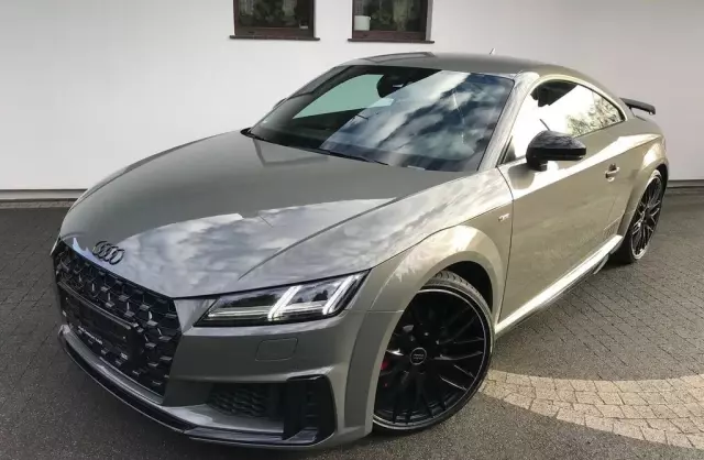 AUDI TT 