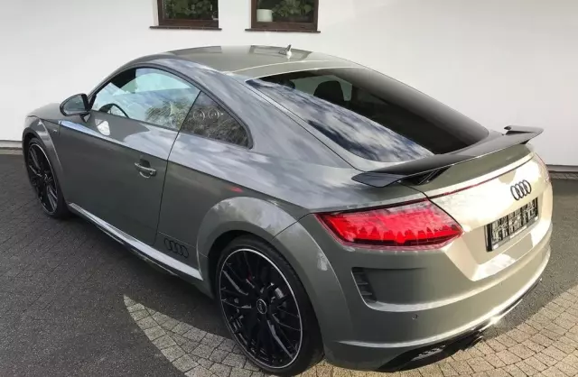 AUDI TT 