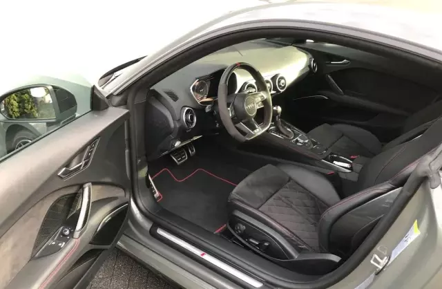AUDI TT 