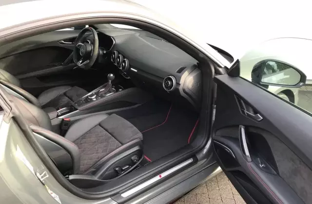AUDI TT 