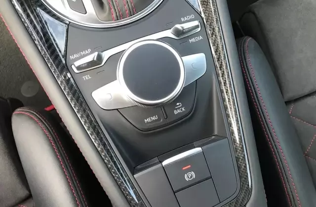 AUDI TT 