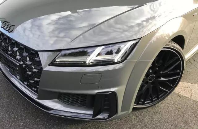 AUDI TT 