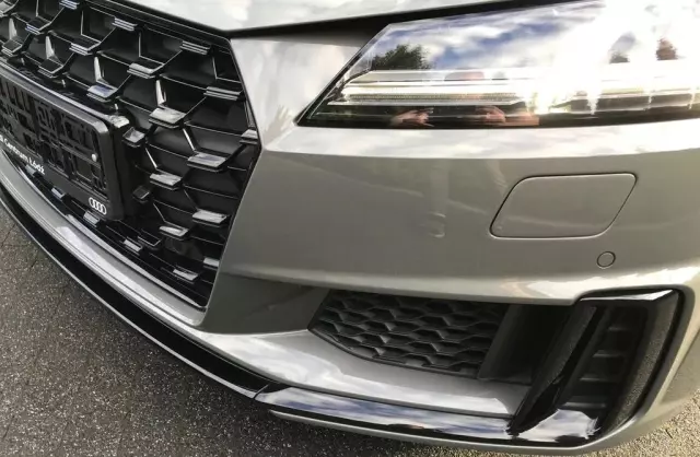 AUDI TT 