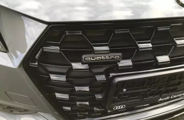 AUDI TT 