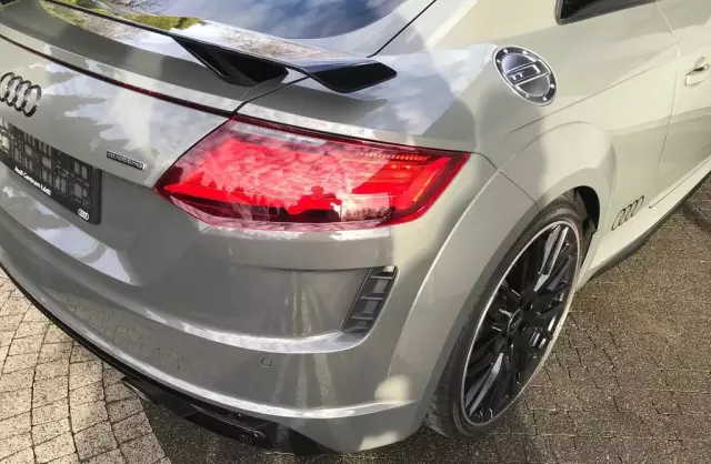 AUDI TT 