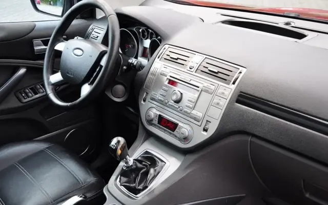 FORD Kuga 2.5 4x4 Titanium