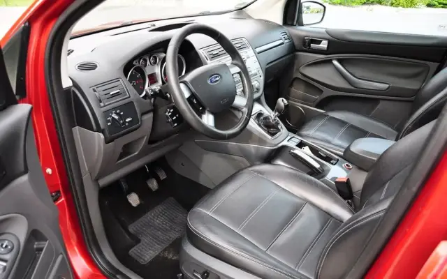 FORD Kuga 2.5 4x4 Titanium