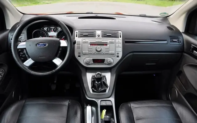 FORD Kuga 2.5 4x4 Titanium