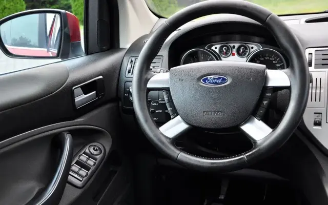 FORD Kuga 2.5 4x4 Titanium