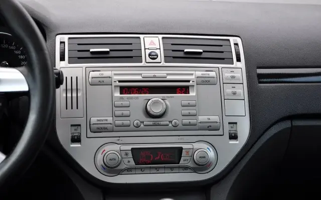 FORD Kuga 2.5 4x4 Titanium