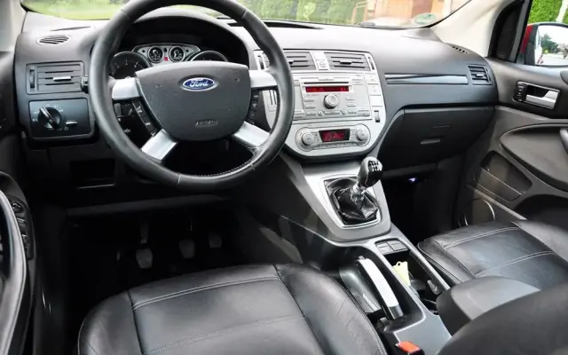 FORD Kuga 2.5 4x4 Titanium