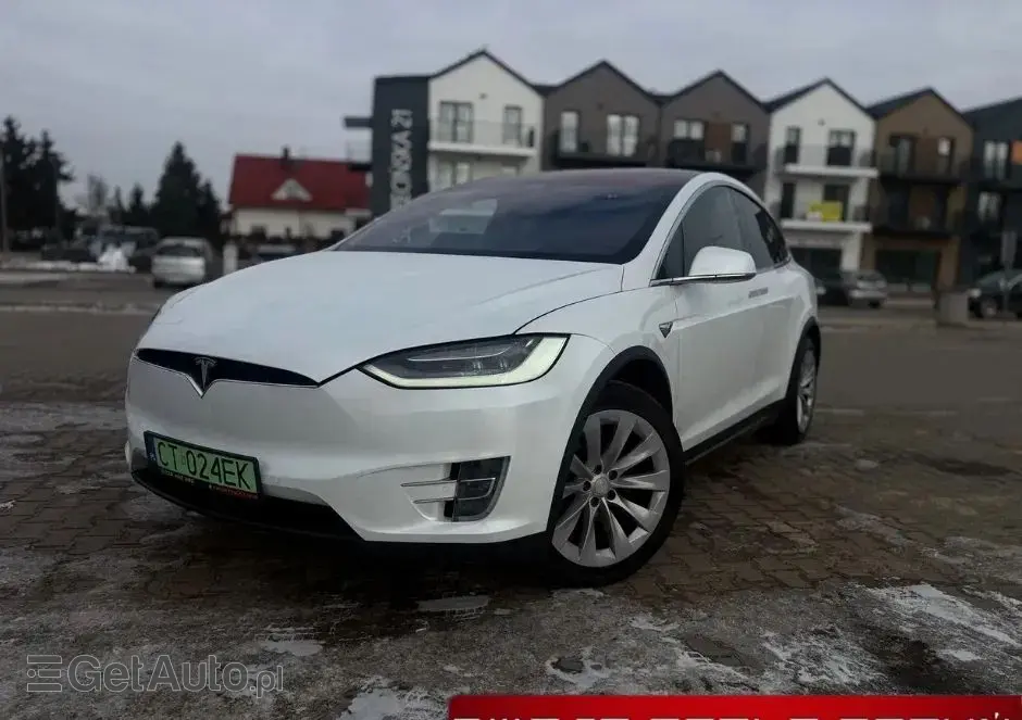 TESLA Model X 